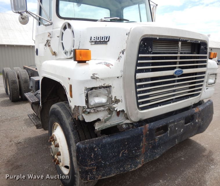 image for item DE5793 1991 Ford L8000  truck cab and chassis