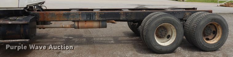 image for item DE5793 1991 Ford L8000  truck cab and chassis