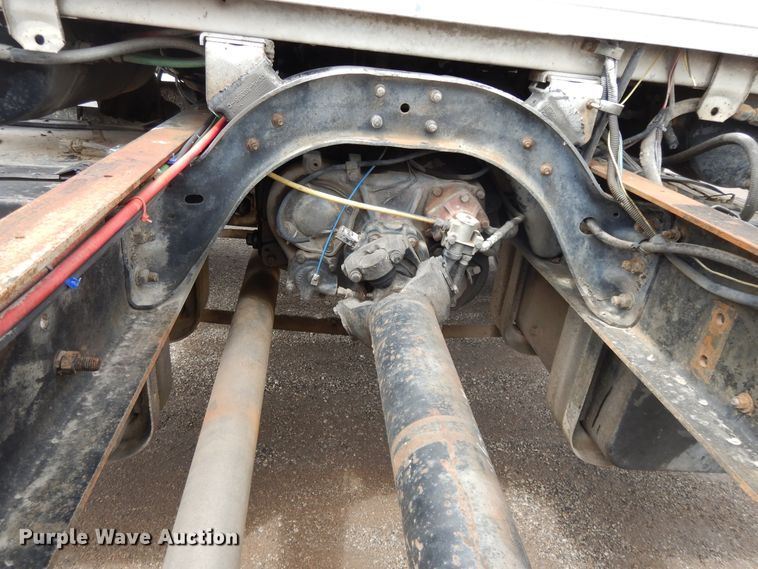 image for item DE5793 1991 Ford L8000  truck cab and chassis