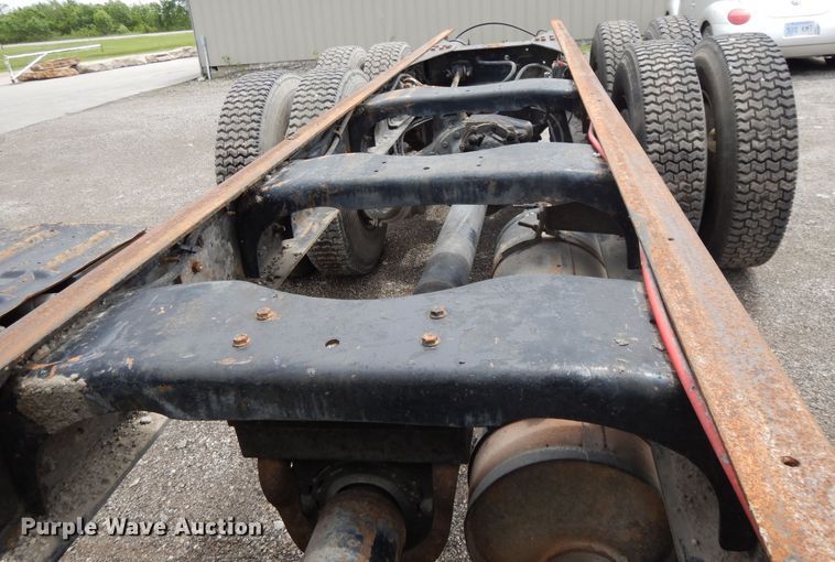 image for item DE5793 1991 Ford L8000  truck cab and chassis