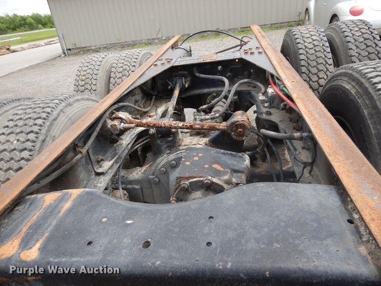 image for item DE5793 1991 Ford L8000  truck cab and chassis