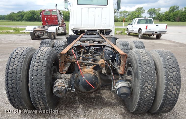 image for item DE5793 1991 Ford L8000  truck cab and chassis