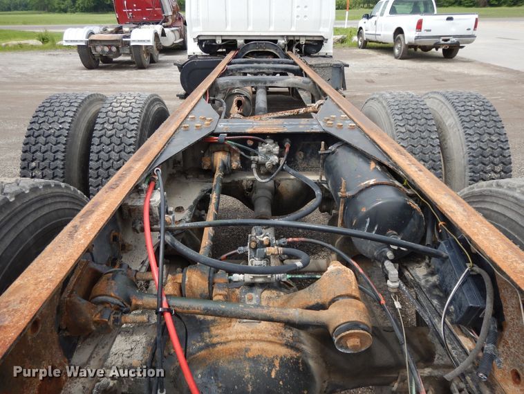 image for item DE5793 1991 Ford L8000  truck cab and chassis