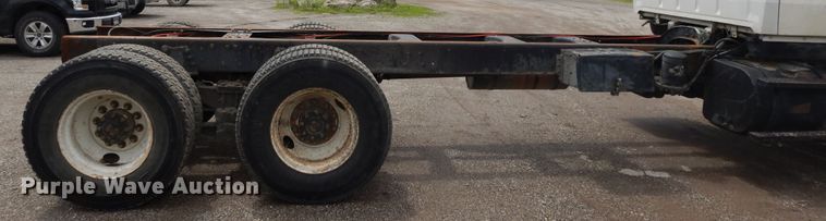 image for item DE5793 1991 Ford L8000  truck cab and chassis