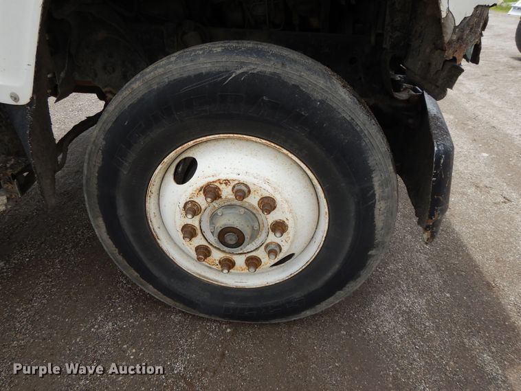 image for item DE5793 1991 Ford L8000  truck cab and chassis