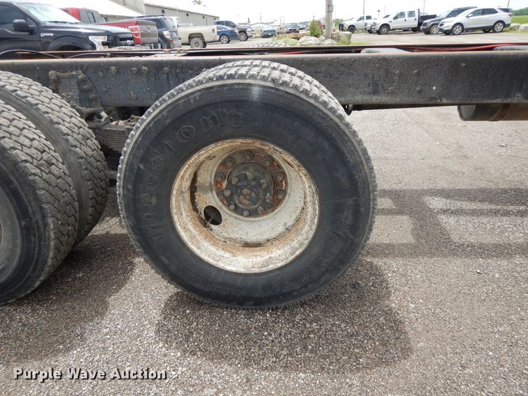 image for item DE5793 1991 Ford L8000  truck cab and chassis