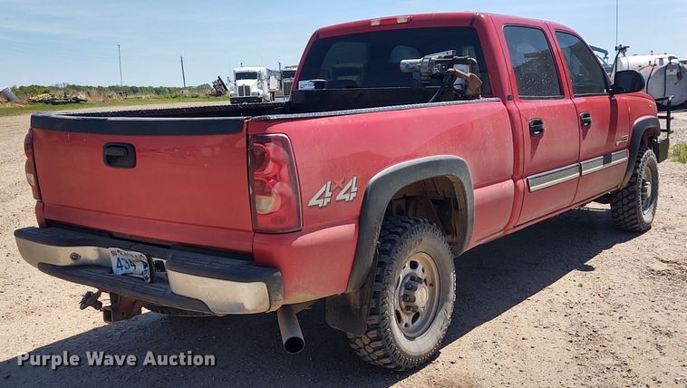image for item DE6919 2003 Chevrolet Silverado 2500HD  Crew Cab pickup truck