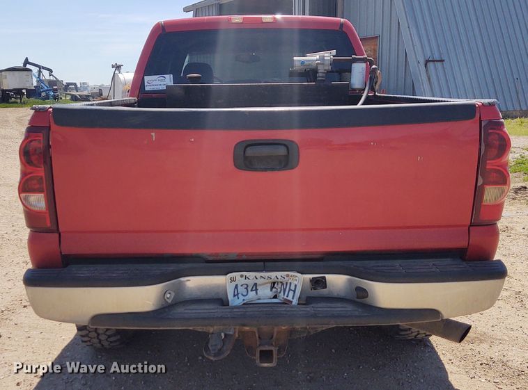 image for item DE6919 2003 Chevrolet Silverado 2500HD  Crew Cab pickup truck