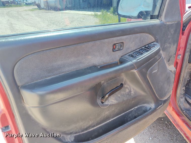 image for item DE6919 2003 Chevrolet Silverado 2500HD  Crew Cab pickup truck