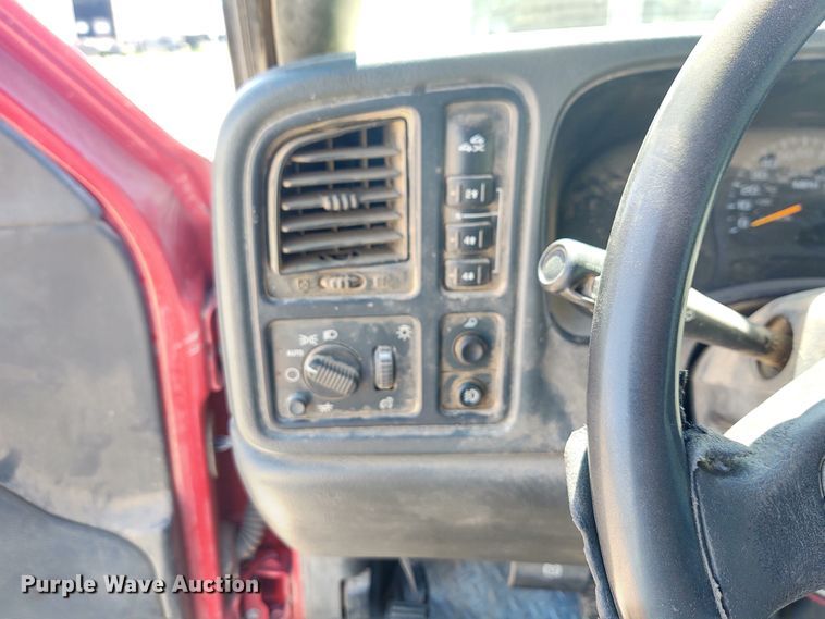 image for item DE6919 2003 Chevrolet Silverado 2500HD  Crew Cab pickup truck