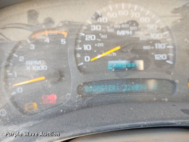 image for item DE6919 2003 Chevrolet Silverado 2500HD  Crew Cab pickup truck