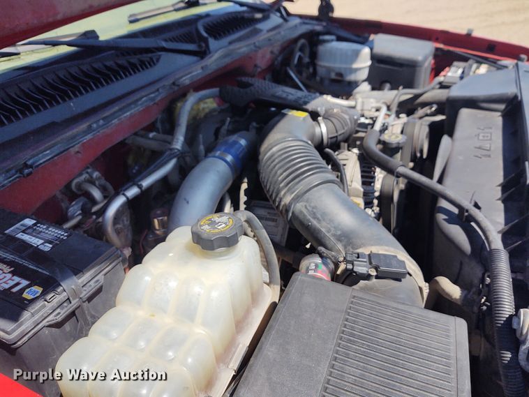 image for item DE6919 2003 Chevrolet Silverado 2500HD  Crew Cab pickup truck