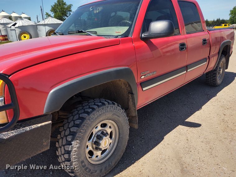 image for item DE6919 2003 Chevrolet Silverado 2500HD  Crew Cab pickup truck