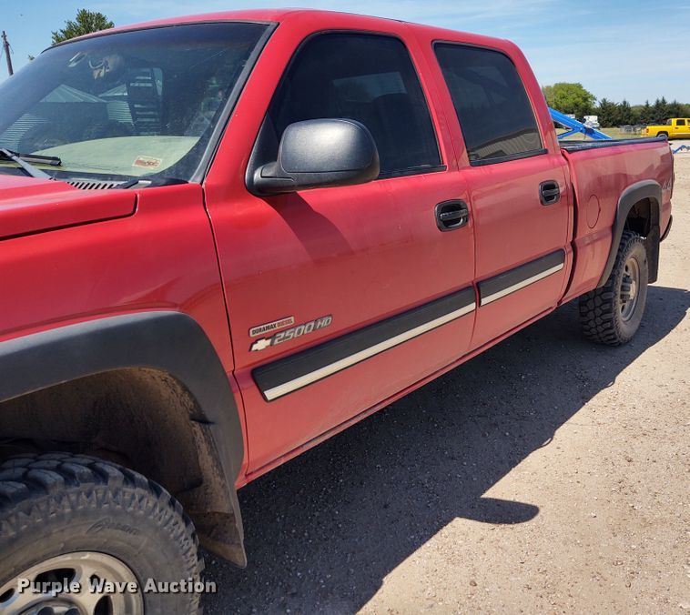 image for item DE6919 2003 Chevrolet Silverado 2500HD  Crew Cab pickup truck