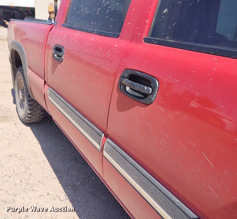 image for item DE6919 2003 Chevrolet Silverado 2500HD  Crew Cab pickup truck