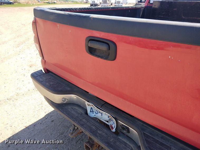 image for item DE6919 2003 Chevrolet Silverado 2500HD  Crew Cab pickup truck