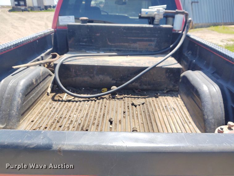 image for item DE6919 2003 Chevrolet Silverado 2500HD  Crew Cab pickup truck