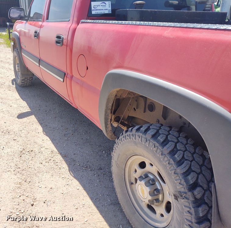 image for item DE6919 2003 Chevrolet Silverado 2500HD  Crew Cab pickup truck