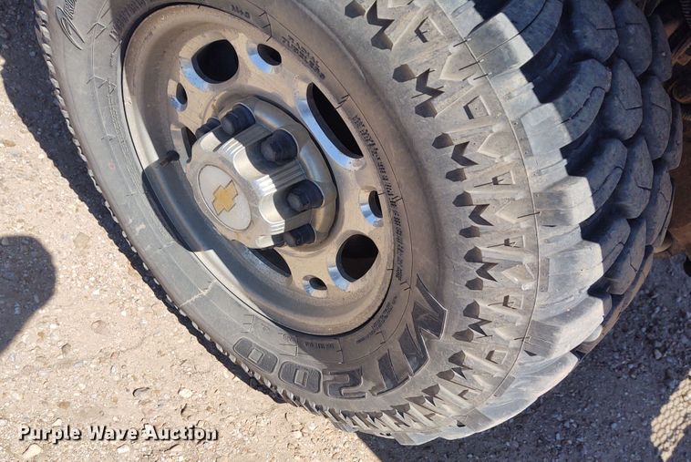 image for item DE6919 2003 Chevrolet Silverado 2500HD  Crew Cab pickup truck