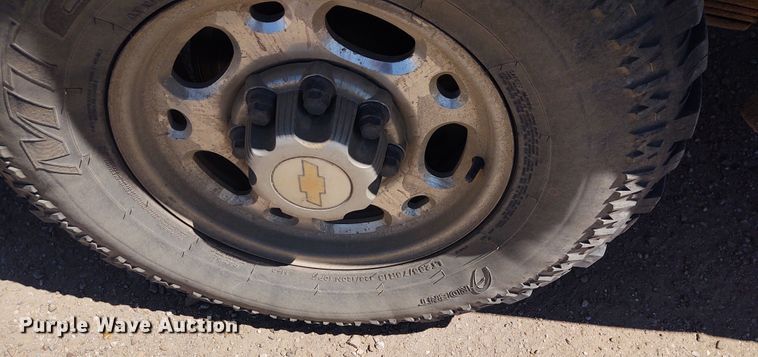 image for item DE6919 2003 Chevrolet Silverado 2500HD  Crew Cab pickup truck