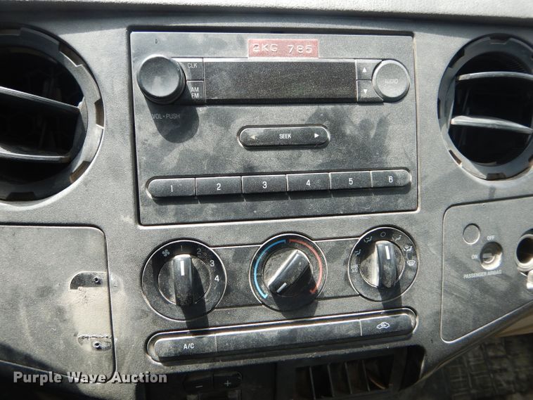 image for item DF3186 2009 Ford F250 Super Duty XL  pickup truck