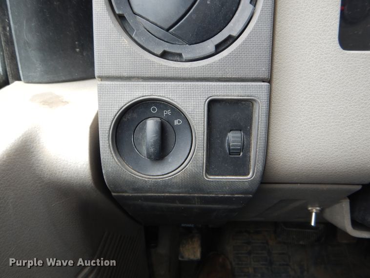 image for item DF3187 2009 Ford F350 Super Duty XL  Crew Cab pickup truck