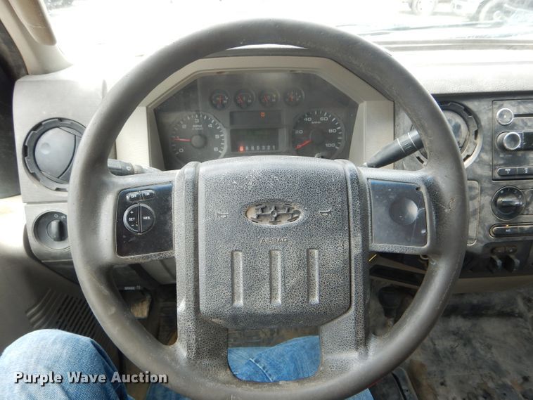 image for item DF3187 2009 Ford F350 Super Duty XL  Crew Cab pickup truck