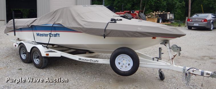 image for item DF3194 1992 Mastercraft Maristar 210  boat