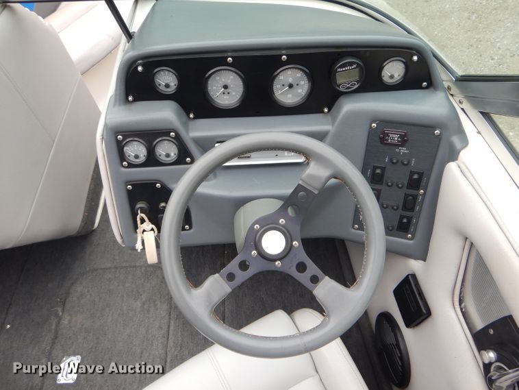 image for item DF3194 1992 Mastercraft Maristar 210  boat