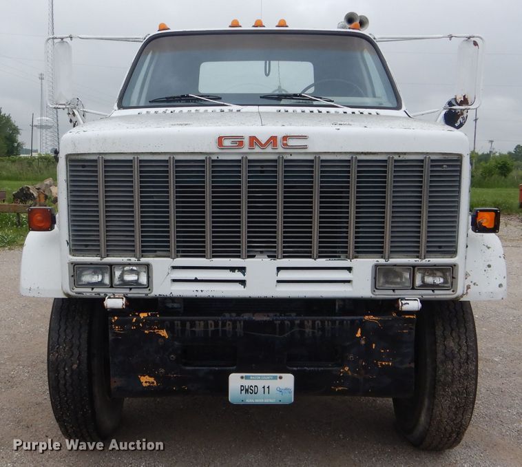 image for item DF3198 1981 GMC TopKick  flatbed truck