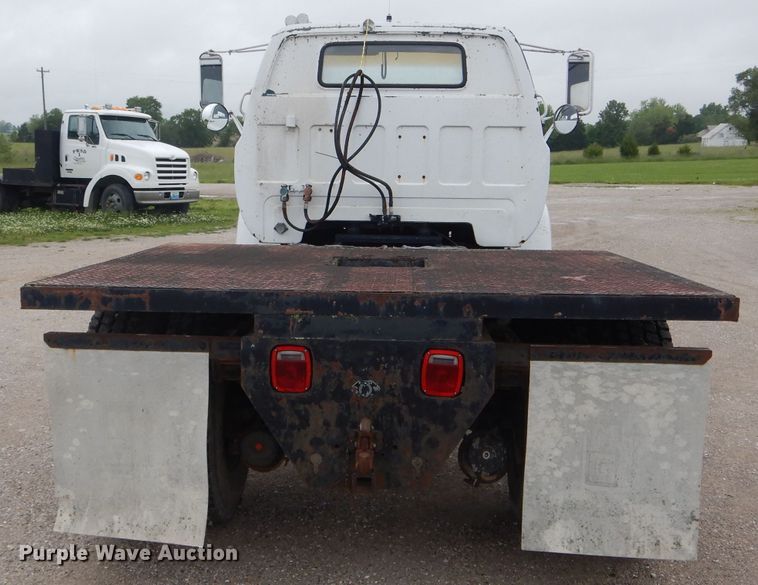 image for item DF3198 1981 GMC TopKick  flatbed truck