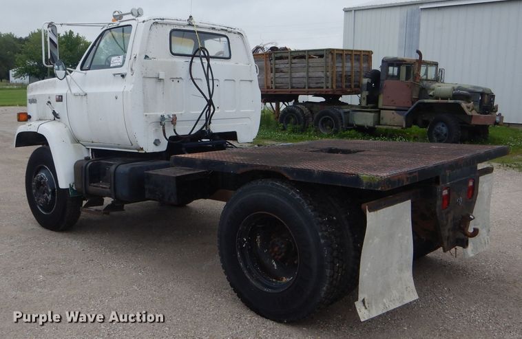 image for item DF3198 1981 GMC TopKick  flatbed truck