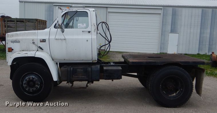 image for item DF3198 1981 GMC TopKick  flatbed truck