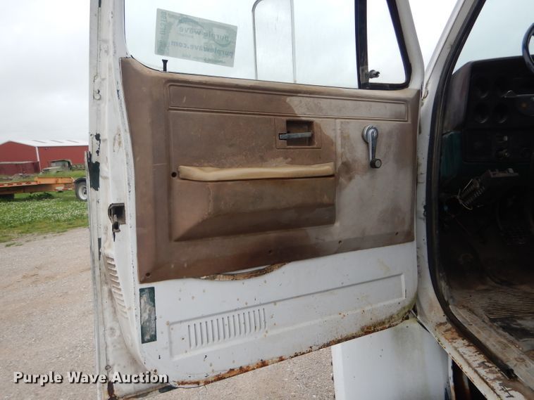 image for item DF3198 1981 GMC TopKick  flatbed truck