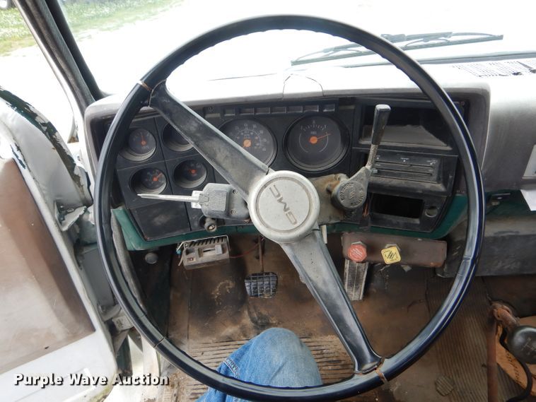 image for item DF3198 1981 GMC TopKick  flatbed truck