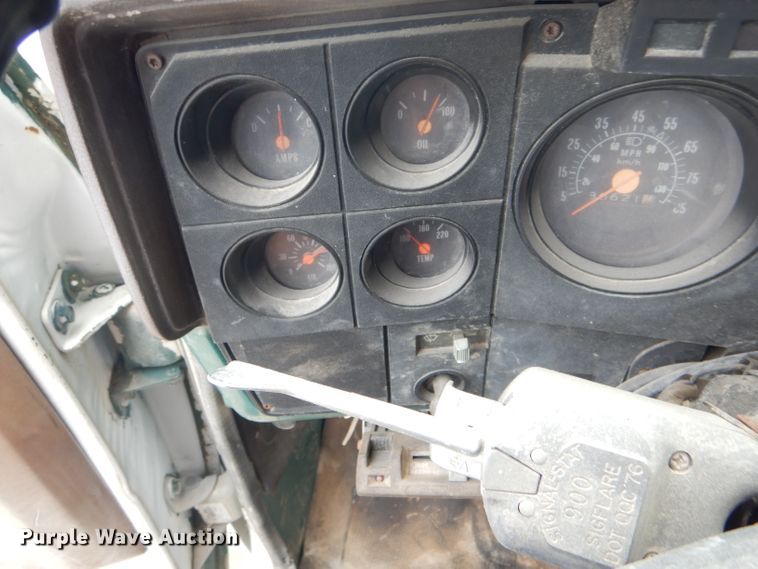 image for item DF3198 1981 GMC TopKick  flatbed truck