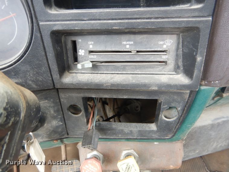 image for item DF3198 1981 GMC TopKick  flatbed truck