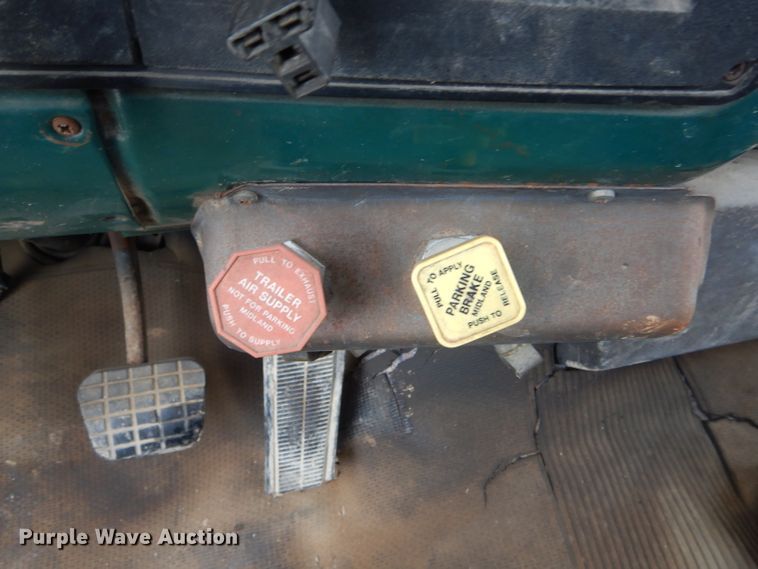 image for item DF3198 1981 GMC TopKick  flatbed truck