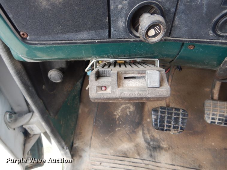 image for item DF3198 1981 GMC TopKick  flatbed truck