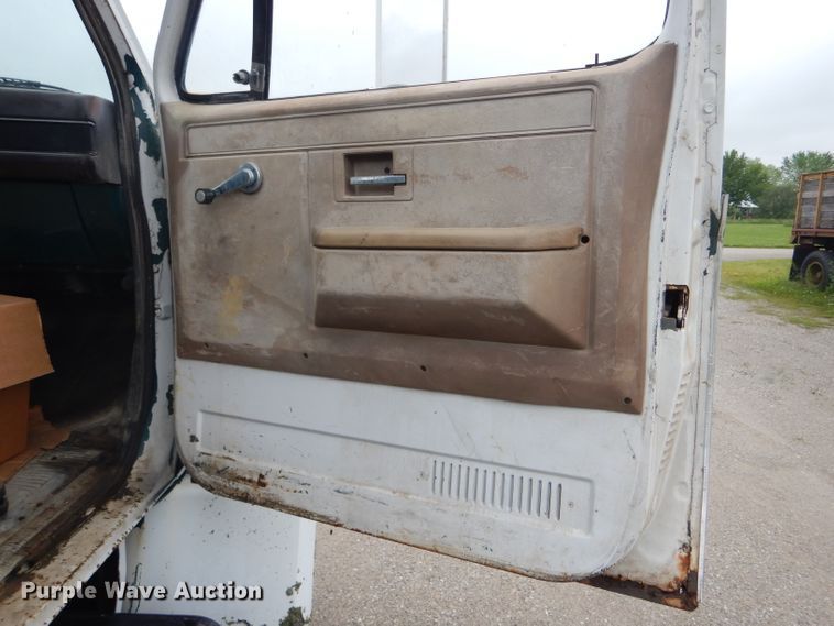 image for item DF3198 1981 GMC TopKick  flatbed truck