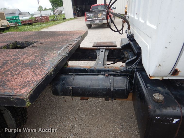 image for item DF3198 1981 GMC TopKick  flatbed truck
