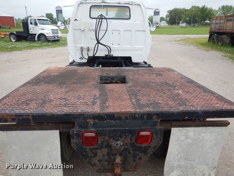 image for item DF3198 1981 GMC TopKick  flatbed truck