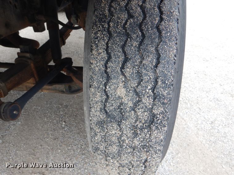 image for item DF3198 1981 GMC TopKick  flatbed truck