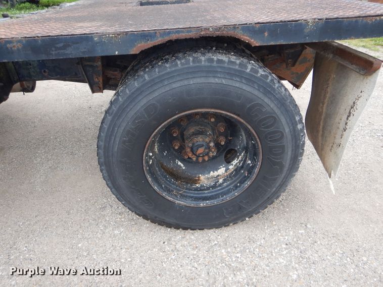 image for item DF3198 1981 GMC TopKick  flatbed truck