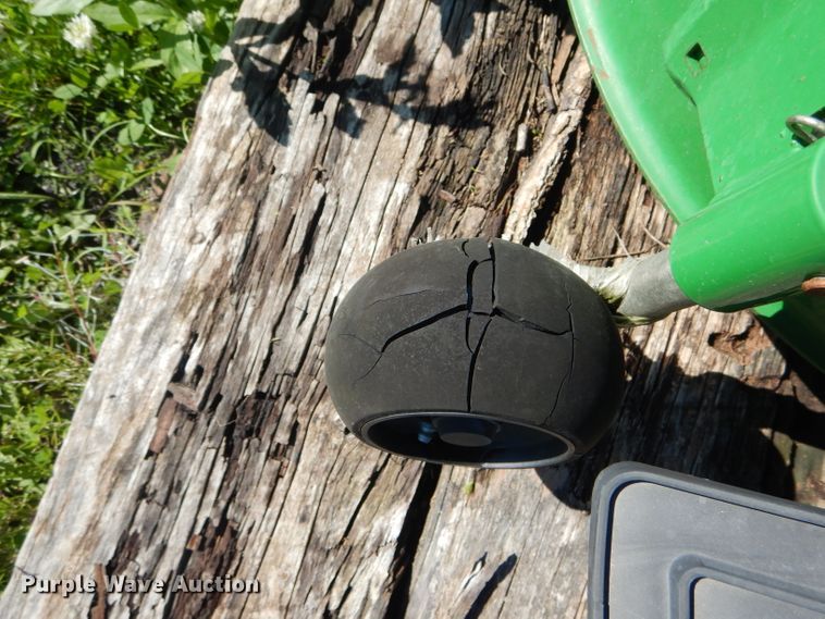 image for item DF3199 John Deere 7 Iroon II mower deck