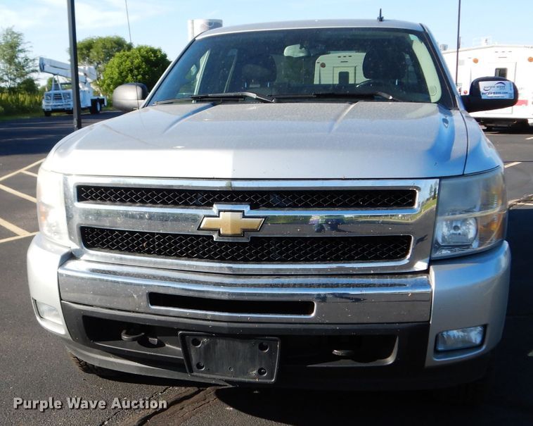 image for item DF4042 2011 Chevrolet Silverado 1500  Crew Cab pickup truck