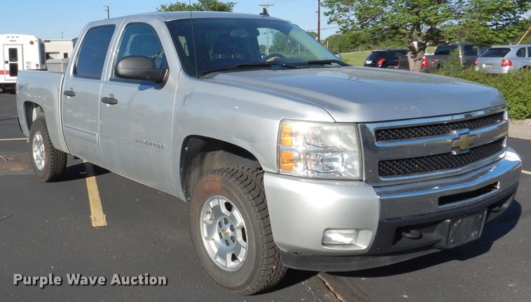 image for item DF4042 2011 Chevrolet Silverado 1500  Crew Cab pickup truck