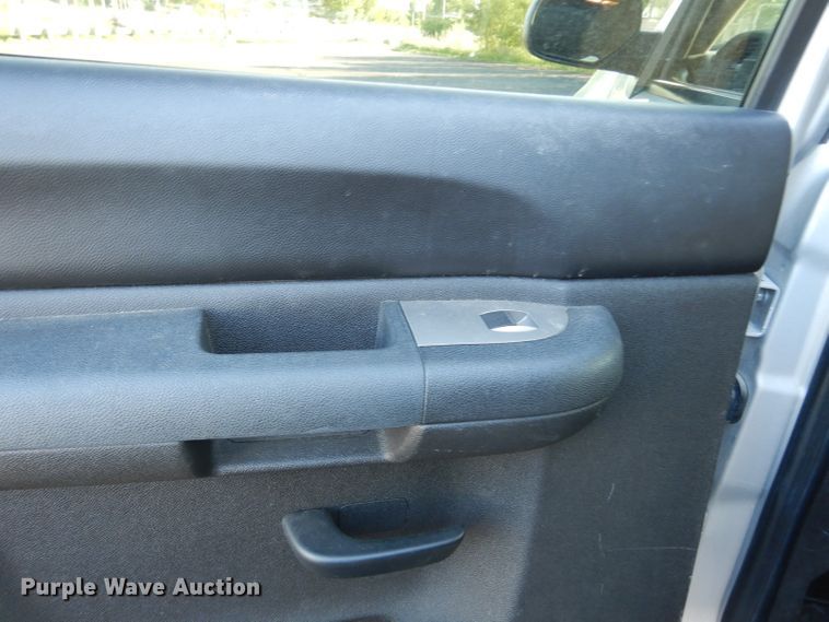 image for item DF4042 2011 Chevrolet Silverado 1500  Crew Cab pickup truck