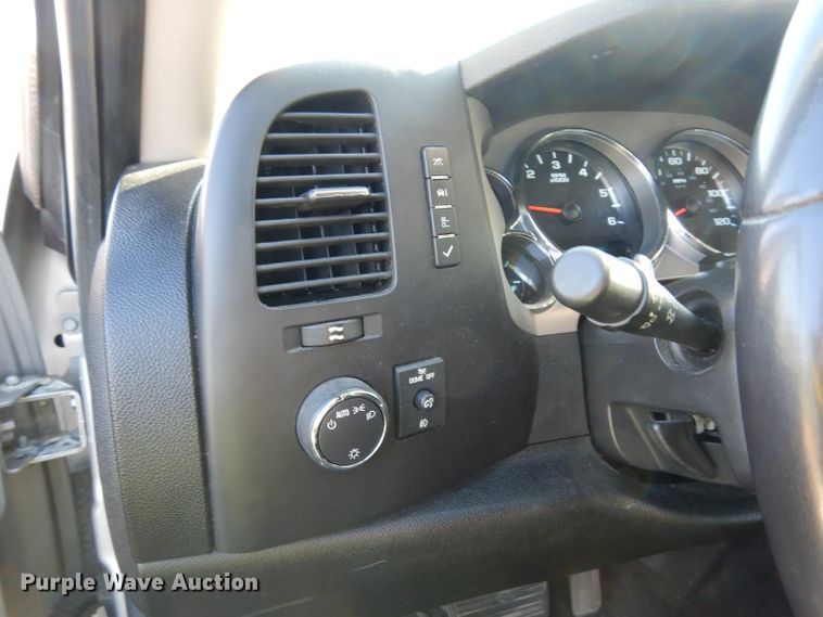 image for item DF4042 2011 Chevrolet Silverado 1500  Crew Cab pickup truck