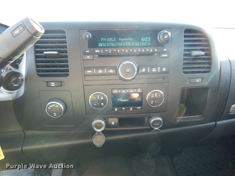 image for item DF4042 2011 Chevrolet Silverado 1500  Crew Cab pickup truck